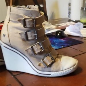 Wedge sneakers